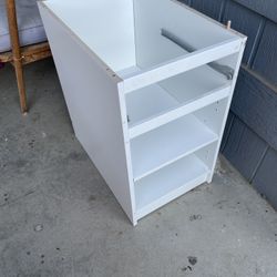 While Malm Ikea desk