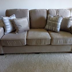 80" Sofa & Throw Cushions