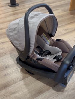 Evenflo bassinet , stroller and car seat