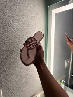 Tory Burch’s Pink sparkly women’s sandals with bag and box