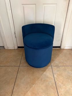 Vanity chair with storage