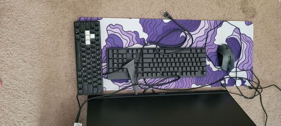 Like New gaming system still have receipt Element SE gaming pc +screen+2keyboards +mouse+monitor+chair+desk