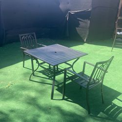 New Metal Outdoor Table and Chair set
