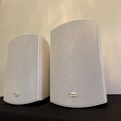 Klipsch Outdoor Speakers (Pair) – White – Great Condition 🔊