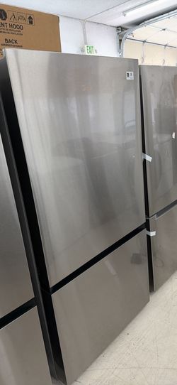 💥Great Deal💥 Midea 23 cu. ft. Counter-Depth Bottom-Freezer Refrigerator (Stainless Steel)- Garage Ready