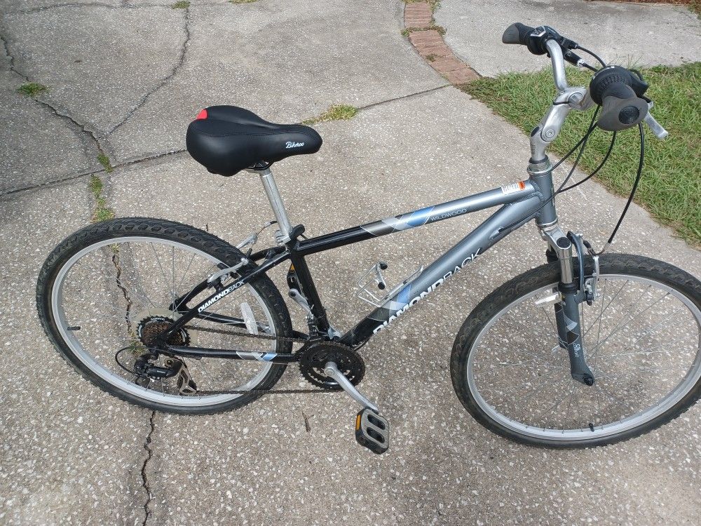 Diamondback Wildwood Bike Bicycle with 26" Tires Small Frame all tuned up & New saddle - $50 FIRM