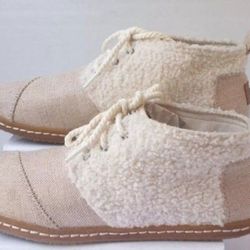 Toms Bota Gold & Ivory Natural Plush Shearling Lace-Up Bootie. 

Women US 10