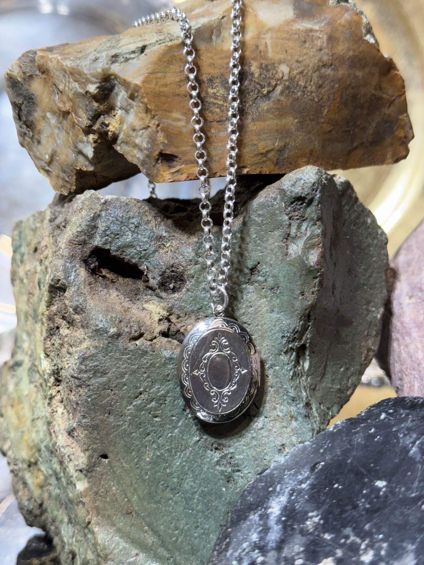 💎 Sterling Silver Rhodium-Plated Necklace (24”) With Sterling Oval Locket.