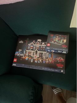 Lego Stranger Things Creel House w/ Gift w purchase set.