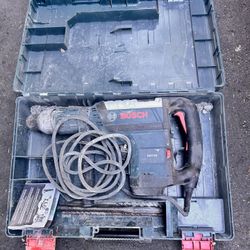 Bosch RH-745 Chipping Hammer 