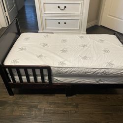 Toddler bed
