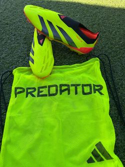 ADIDAS PREDATOR SOCCER CLEATS SIZE 11 1/2