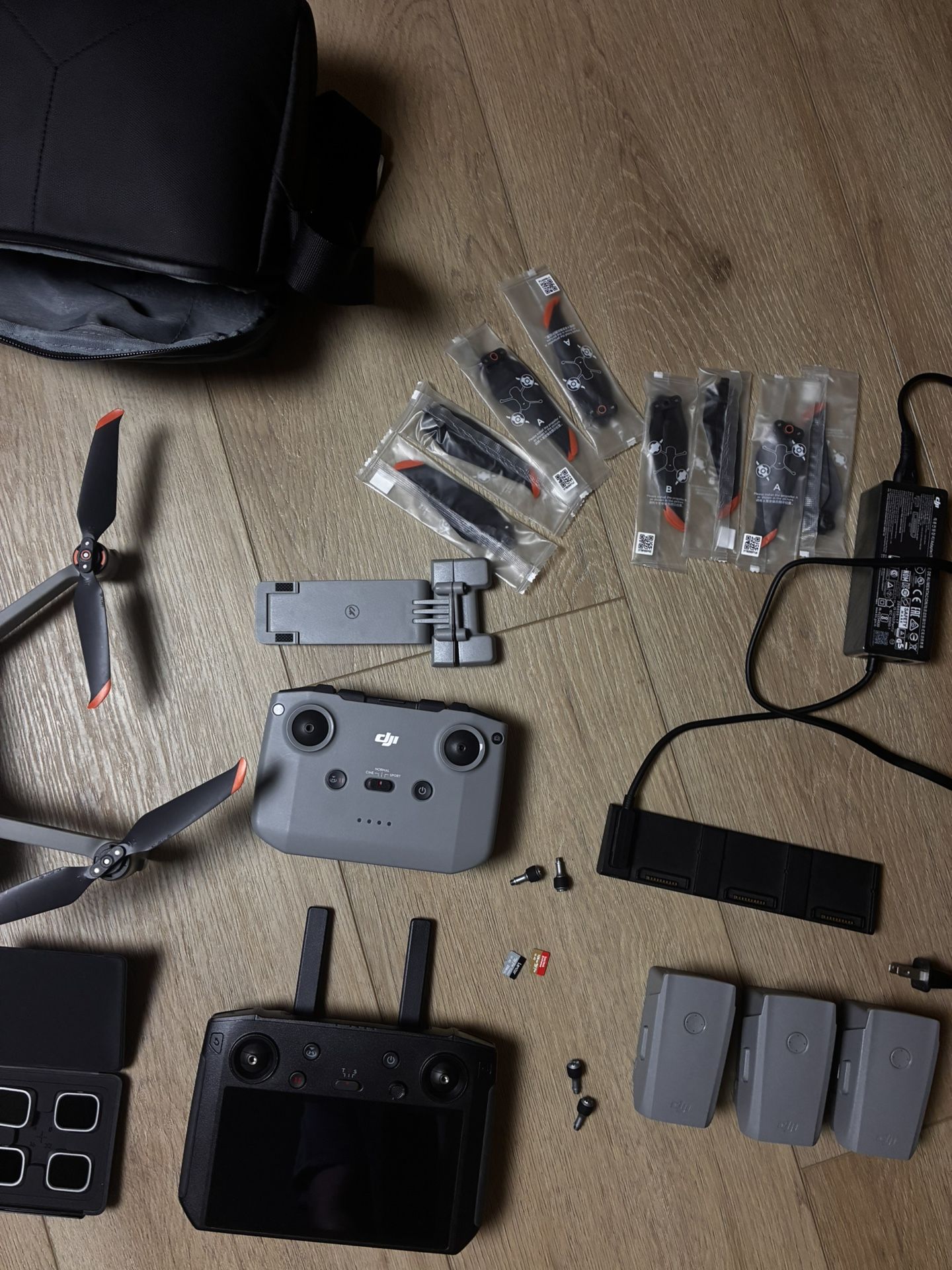 DJI Air 2S Drone Bundle (Smart Controll + 4 Batteries + ND Filters + Extras)