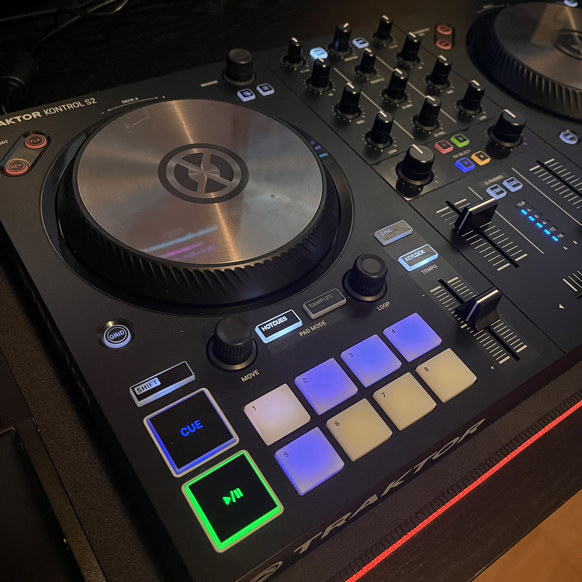 Traktor Kontrol S2 MK3 DJ Controller