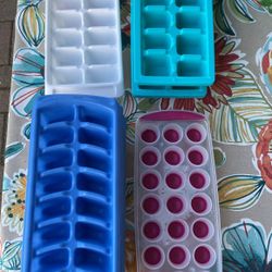 10 Stackable Ice Trays