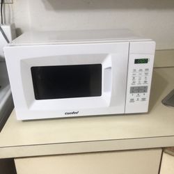 Very  New  Comfee Microwave 