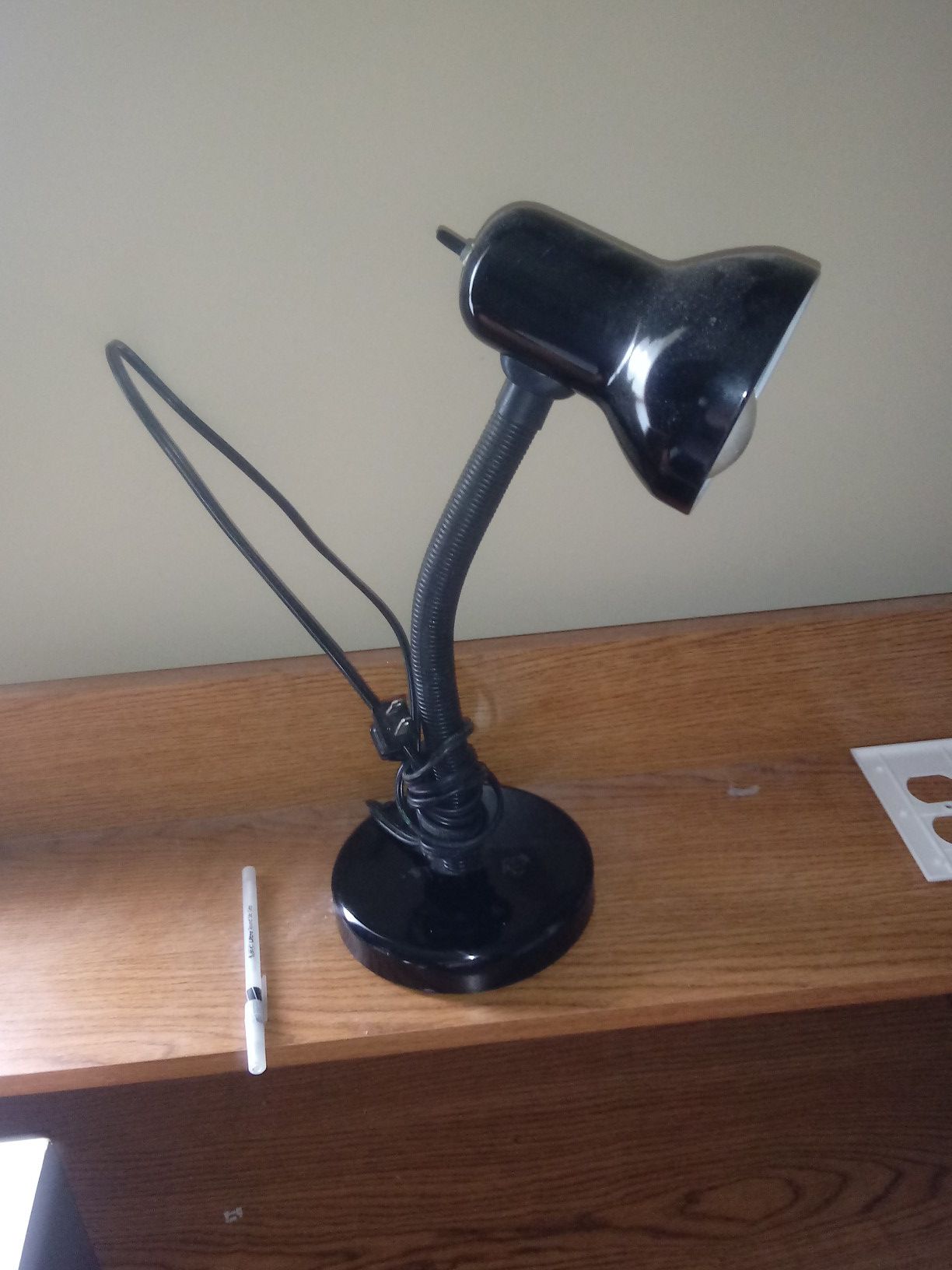 $8 desktop lamp with bulb
