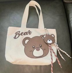 The LC Waikiki kids bear cotton tote purse bag is a stylish and charming accessory for children. Made from comfortable cotton material, the beige tote