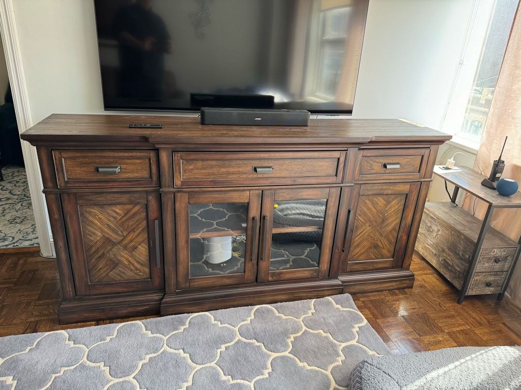 Tv Stand / Hutch 