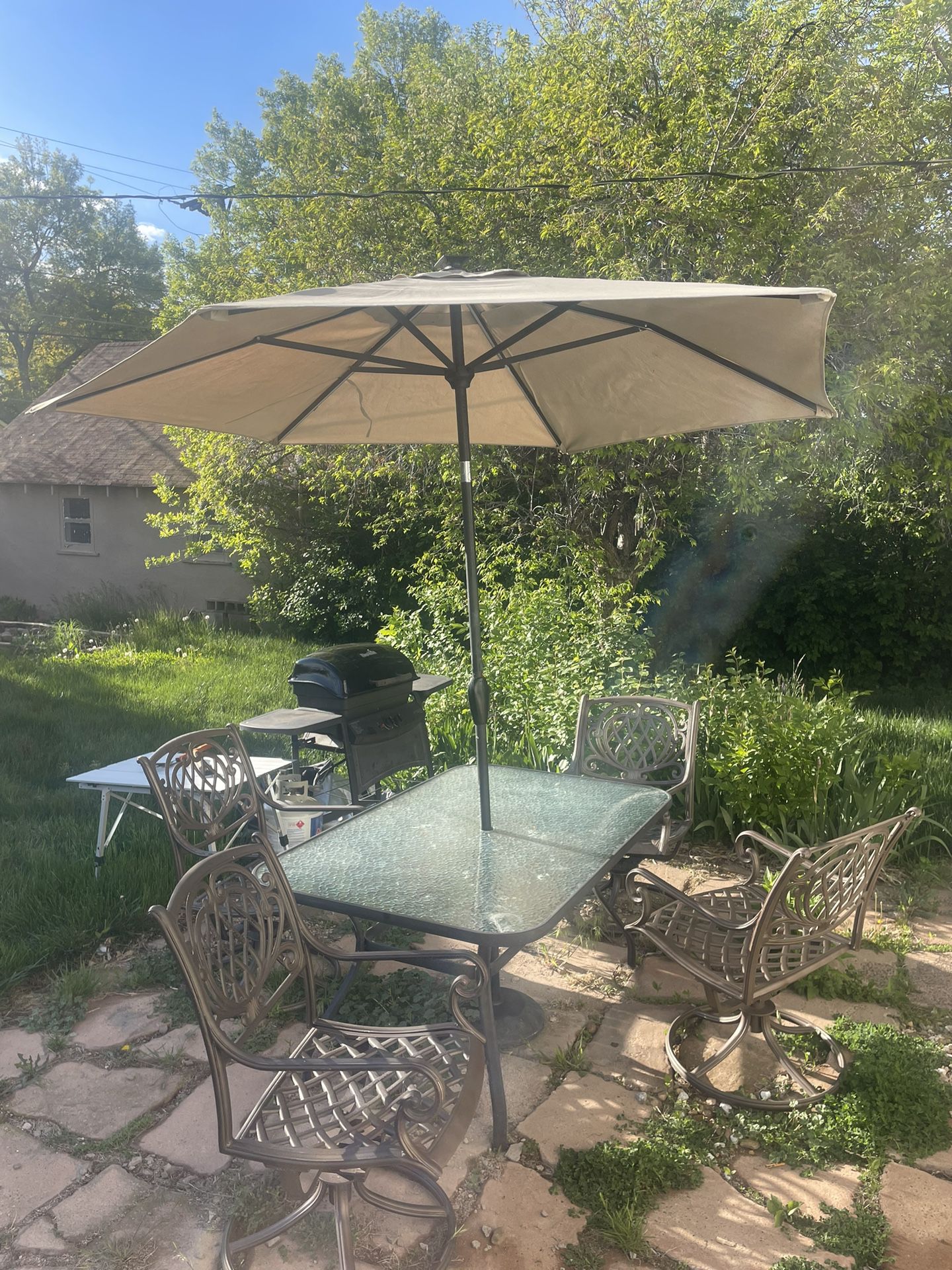 Outdoor Table And Chairs With Umbrella 