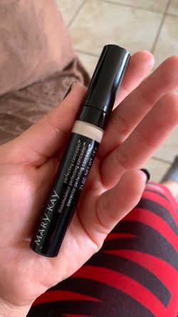 Perfecting concealer... “Mary Kay”