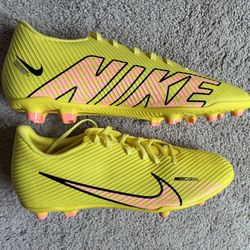 Nike Men’s Size 11 Soccer Cleats Shoes Sports 