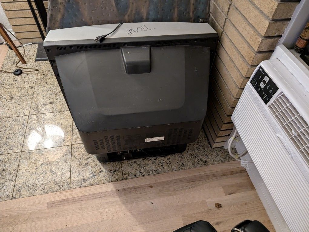 JVC CRT TV - 32" - 2002 - AV-32D502