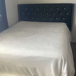 Queen bed , mattress and box springs