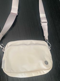 LULULEMON WHITE BODY CROSS PURSE