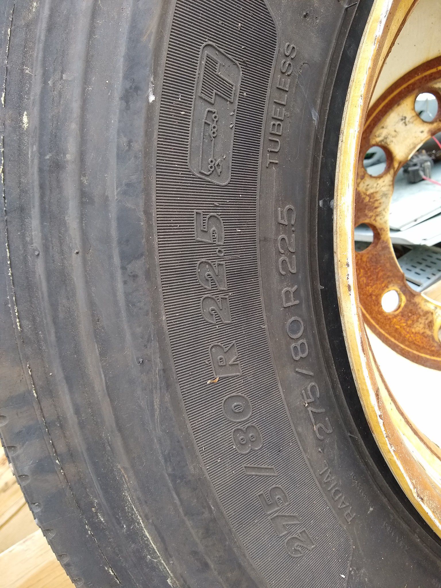Michelin 275 80 22.5 trailer tire