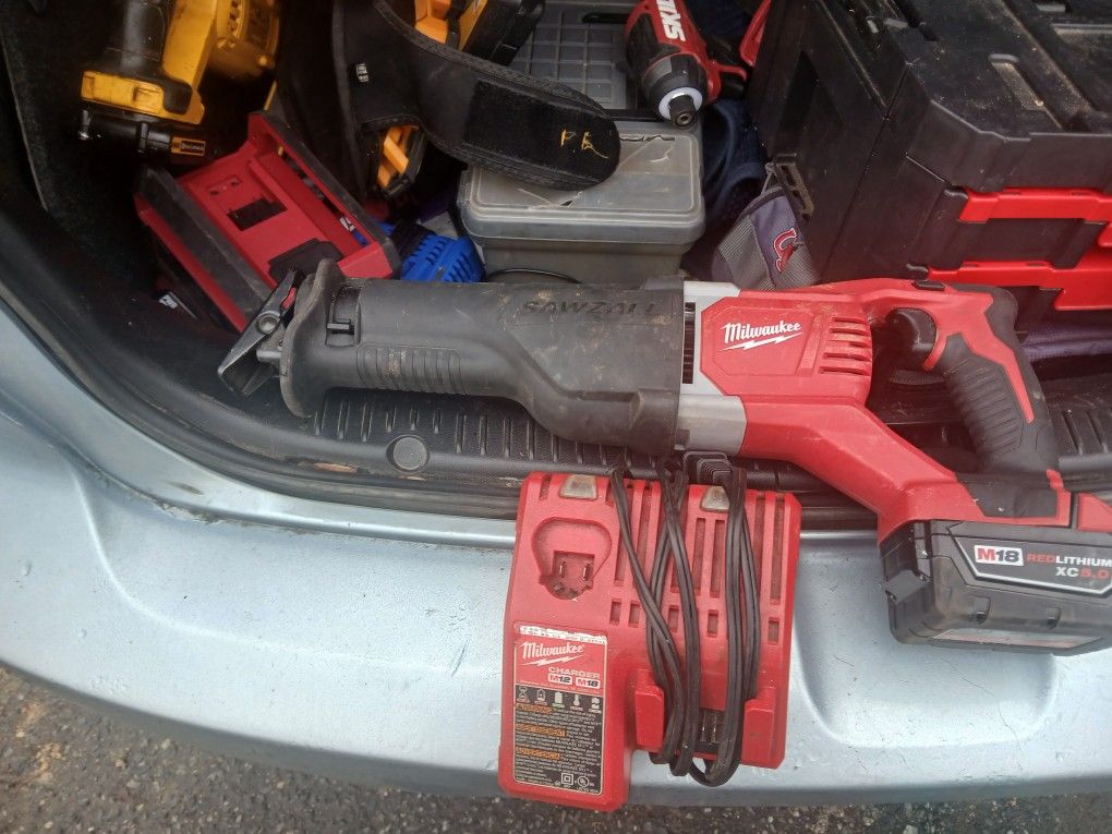 Milwaukee  Sawsaw & 5.0  Battery & Charger