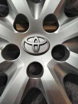 Four pieces 16 inch Toyota Corolla hubcaps