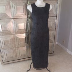 PETITE SOPHISTICATE SZ 4 BLACK  DRESS BEADED SHEER LINNED SILK. BUY 1 GET 1 FREE. 