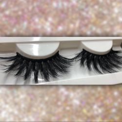 eyelashes