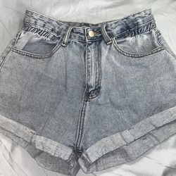 Women’s high waisted retro paper bag size Small shorts
