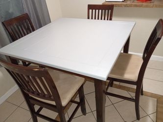 Dining table with 4 Chairs