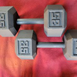 SET OF 35LB  HEXHEAD DUMBBELLS  TOTAL 70LB 
11525 S HALSTED  DUNKINDONUTS/7111.S WESTERN WALGREENS
  70$   CASH ONLY  AS IS