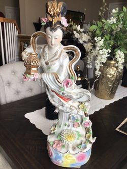 Vintage. Statue