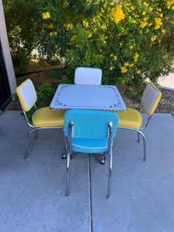 Retro 5 piece dining set ( can deliver for $10 )