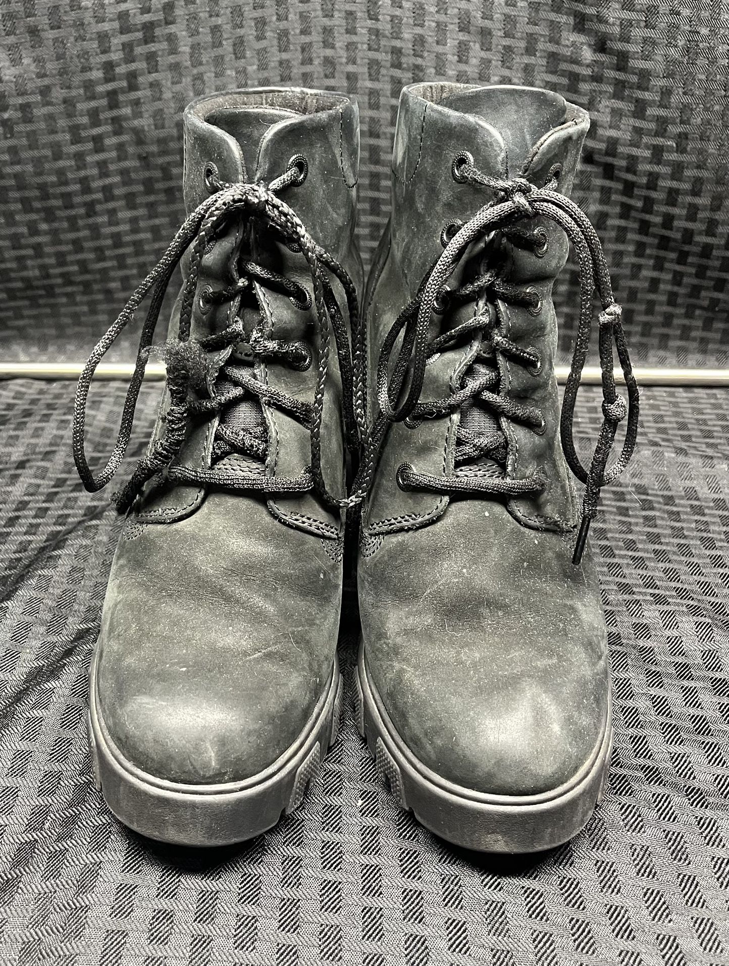 Women’s Timberland Lana Point Lace-Up Black Heeled Boots - 9