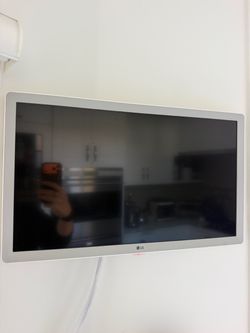 LG Smart TV 24” with Swivel Mount