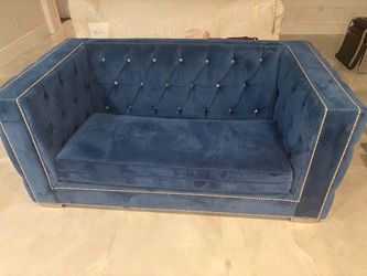 Blue Velvet Tufted Sofa – Excellent Condition