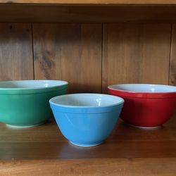 1960 Pyrex Mixing Bowls