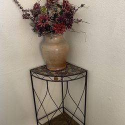 Table + Vase 
