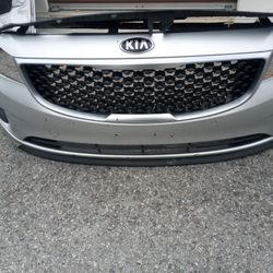 2015-2018 Kia Sedona Front Bumper Complete With All The Accessories And Parking Assistance Sensors Oem.