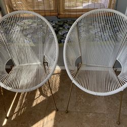 New White Round Disc Outdoor Chair, 
