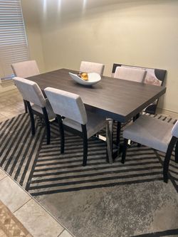 Dining room table and 6 chairs