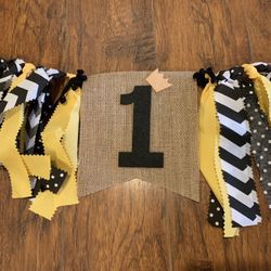 Bee 🐝  Birthday Banner & High chair Decoration