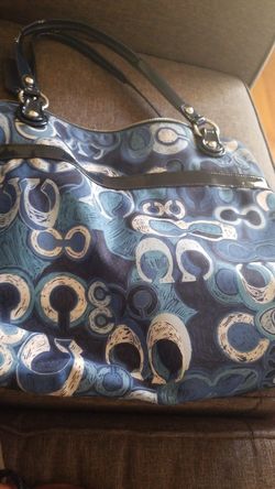 Hang bag coach