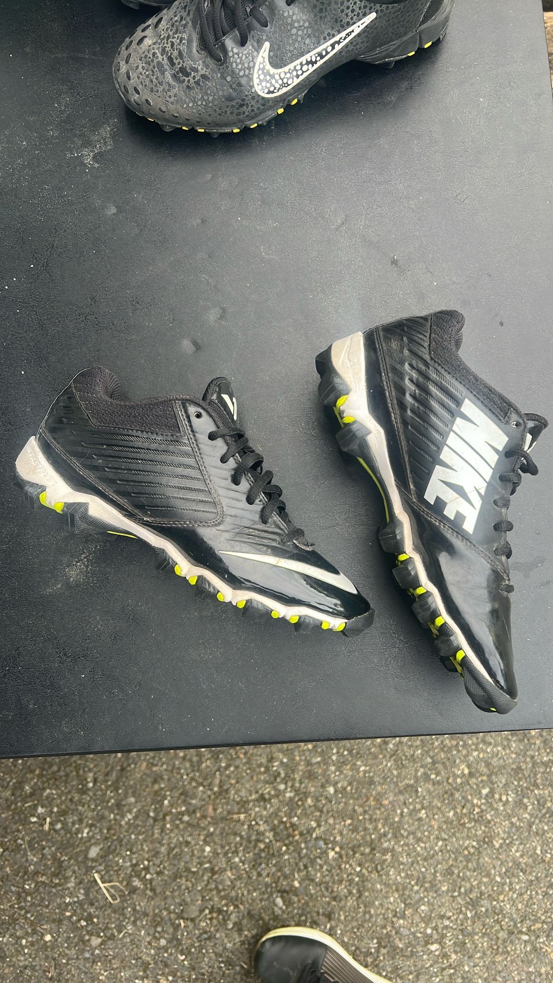 Nike Baseball Spikes / Softball Cleats Nike “Shark” Youth Size 5.5